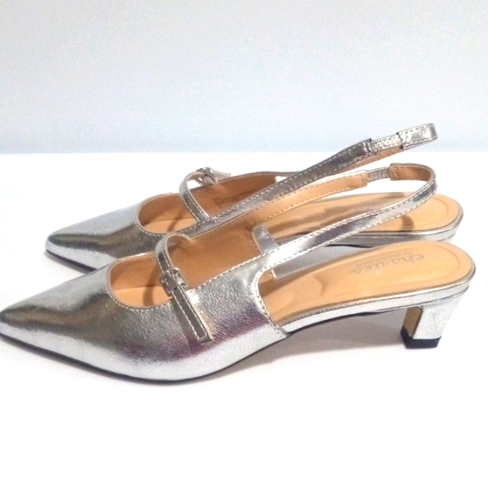 CHARLES DAVID SILVER KITTEN HEEL POINTED TOE SLINGBACKS SIZE 6 NWOT - Picture 3 of 5